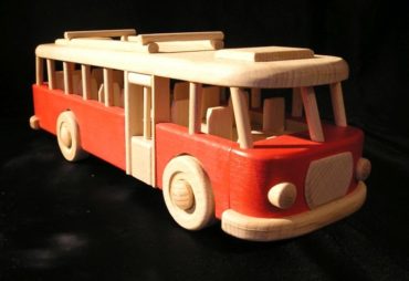 Busse Holzspielzeug und Geschenke für Kinder