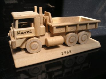 TATRA LKW auf einer Basis Holzgeschenke für den Fahrer des Fahrers
