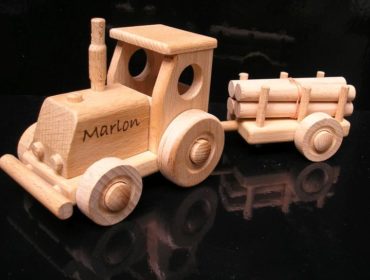 Kinderspielzeug Traktor