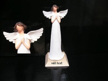 Engel Statuettenfigur Holzgeschenke auf einem Sockel