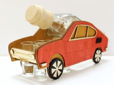 Geschenke Alkoholflasche Škoda 110 R, erko für Fahrer