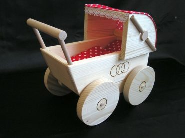 Kinderwagen für die Puppe