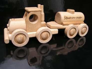 drevený kamión | hračka z dreva|Cisternové vozidlo - drevená hračka | darček na podstave