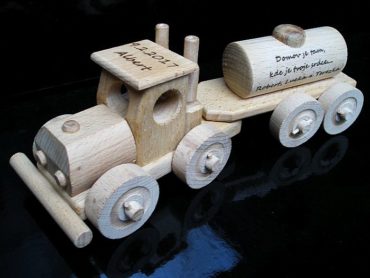 Tanker, Holzlastwagen Tankfahrzeug - Holzspielzeug Geschenk auf der Basis