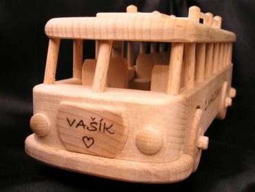 Holzgeschenke und Spielzeug für Busfahrer