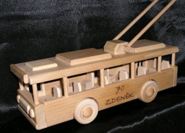 Trolleybusse, Holzspielzeug, Holzgeschenke