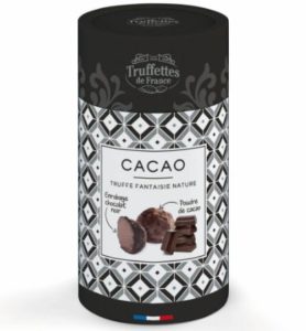 Schokoladentrüffel mit heißem Kakaopulver aus Frankreich überzogen
